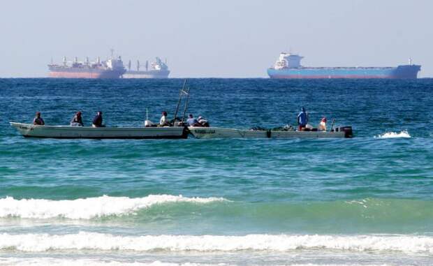 Ормузский пролив: Танкеры жмутся к берегам, лезть в «бутылочное горлышко» они боятся