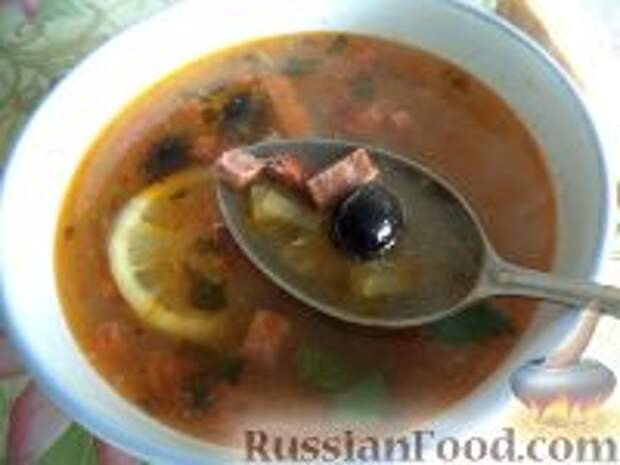 Фото к рецепту: Солянка мясная сборная, на курином бульоне