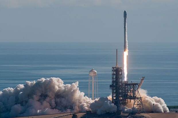 Запуск ракеты SpaceX с итальянским спутником перенесли из-за непогоды