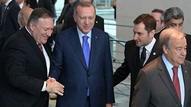Госсекретарь США Майк Помпео и президент Турции Реджеп Тайип Эрдоган на Международной конференции по Ливии