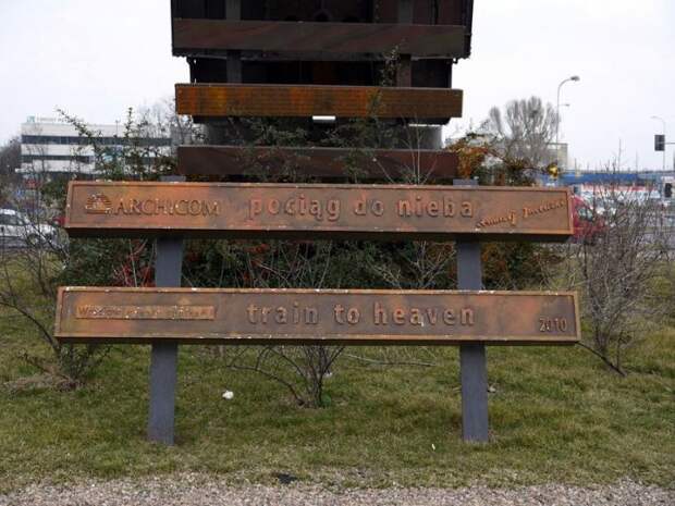 Поезд в небо – крупнейшая городская скульптура Польши