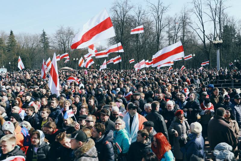 «Война на три фронта»: «победив» на выборах, Лукашенко на самом деле проиграет «Война на три фронта»: «победив» на выборах, Лукашенко на самом деле проиграет