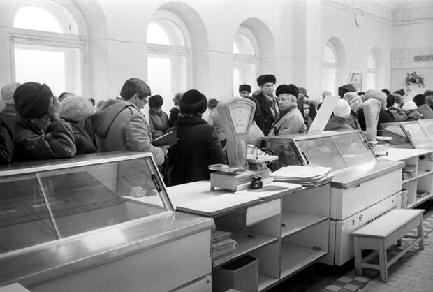 Когда рассказывают про пустые полки магазинов, это в основном как раз она - Россия. В то время как в Прибалтике, на Украине, в Молдавии и много где еще, такого не было