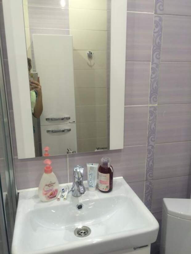 Ремонт санузла фото, маленький санузел, совмещенный санузел, фиолетовая ванная комната фото, раковина подвесная тумба