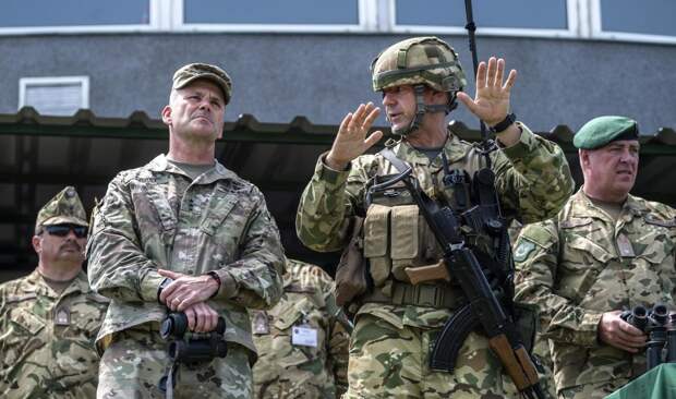 Генерал Кристофер Каволи (слева) на венгерско-американских военные учения Breakthrough 2019