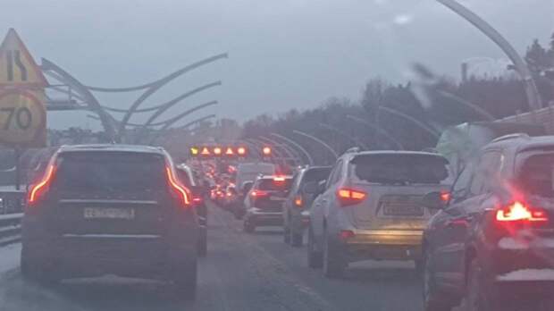 Движение транспорта перекрыли на севере ЗСД для устранения аварии с тепловозом