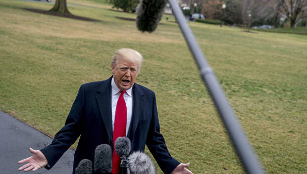 Президент США Дональд Трамп во время встречи с журналистами. 23 февраля 2018 Президент США Дональд Трамп во время встречи с журналистами. 23 февраля 2018