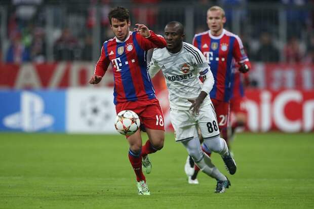 Juan Bernat FCB und Seydou Doumbia Moskau im Champions League Spiel der Saison 2014 2015 FC Bay