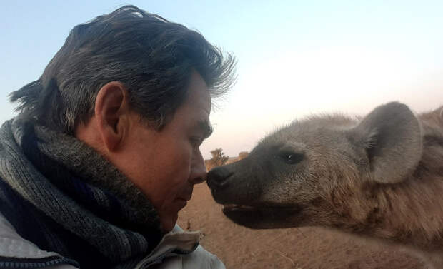 Селфи с гиеной в Ботсване