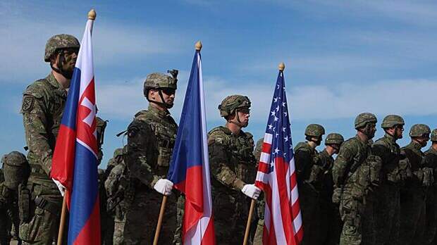 Словакия потребовала от США пересмотра военного сотрудничества
