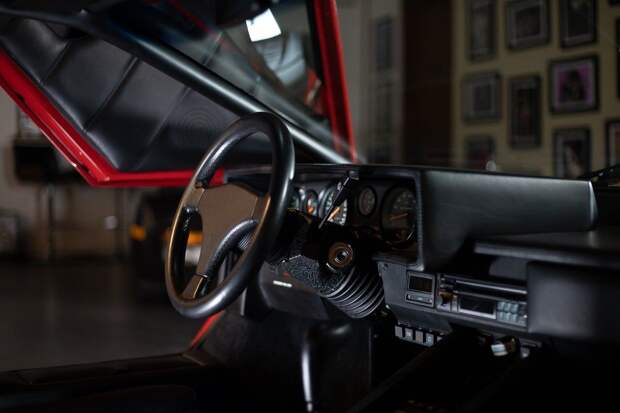 Редкий юбилейный Lamborghini Countach с минимальным пробегом
