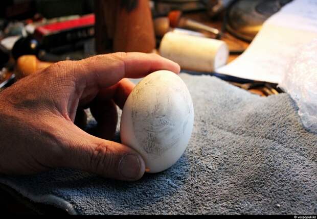 Хобби: гравировка на яйцах (23 фото)