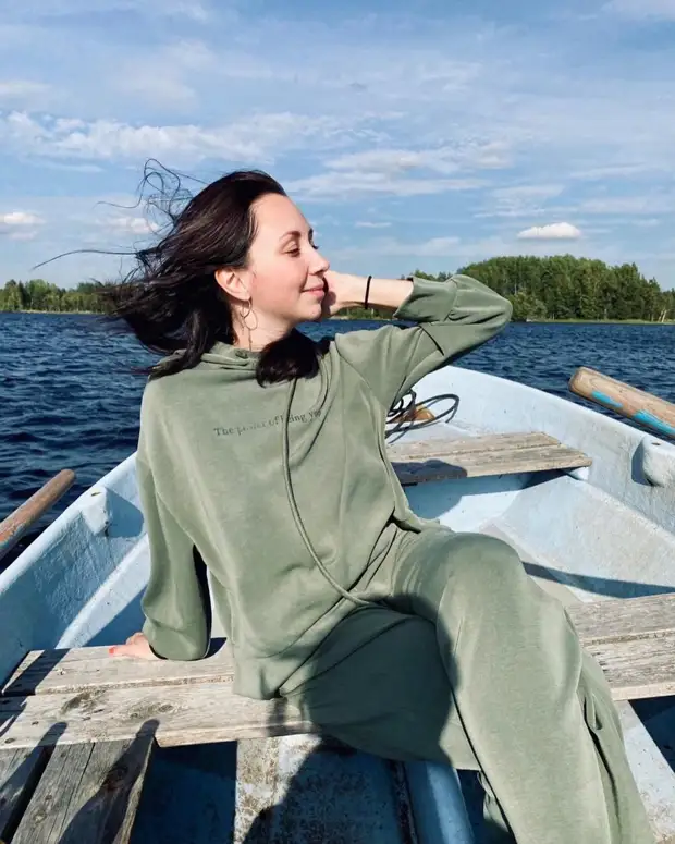 Алина Загитова показала фото без макияжа