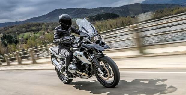Компания BMW представила новый турэндуро R1200GS Triple Black 2016