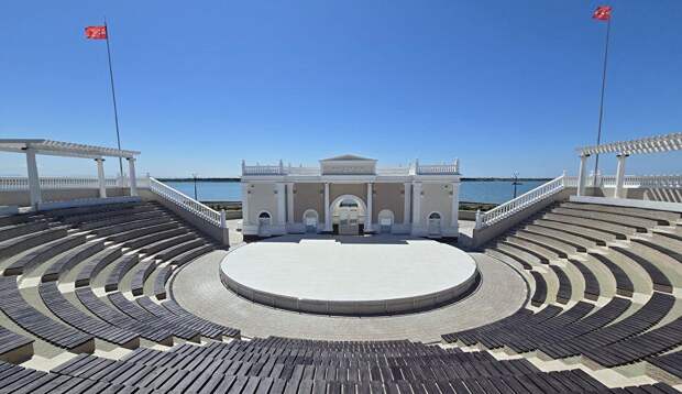 На берегу Сакского озера открылся античный амфитеатр