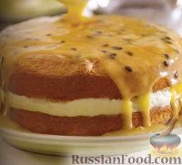 Фото к рецепту: Пирог со сливочным кремом и маракуйей