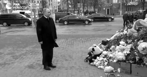 Путин в Кемерово, один на пустой улице
