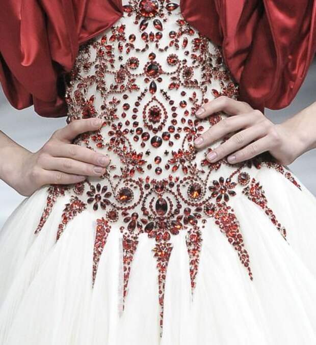 Such beautiful bead work - Alexander McQueen