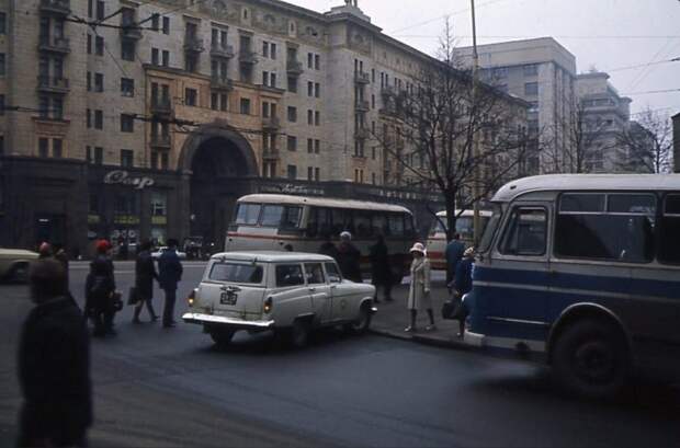 Атмосферные снимки автомобилей времён СССР