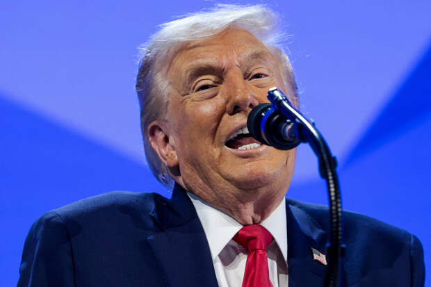 Трамп пропустит "Супербоул", чтобы не слушать Green Day в перерыве