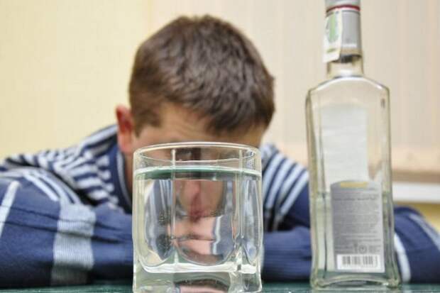 Распространено мнение, что алкогольная зависимость вызывает ревность. Прежде чем ревность вызывает алкогольную зависимость.