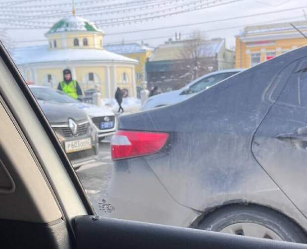 В Рязани на перекрёстке у площади Ленина столкнулись Toyota и Ford