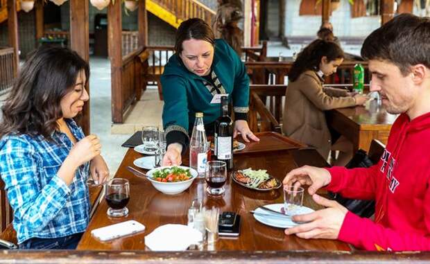 Будущее — за чайханами. Гастрономические предпочтения россиян задают Кавказ и мигранты