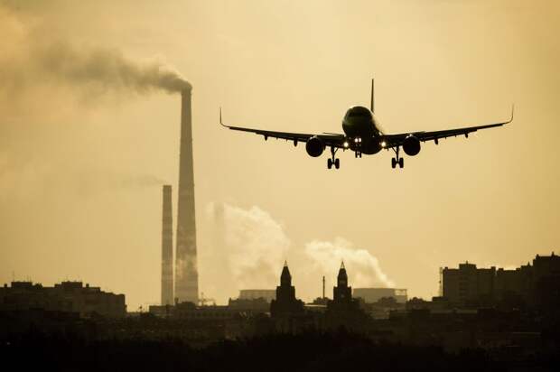 Самолет Екатеринбург — Горно-Алтайск вынужденно сел в Омске