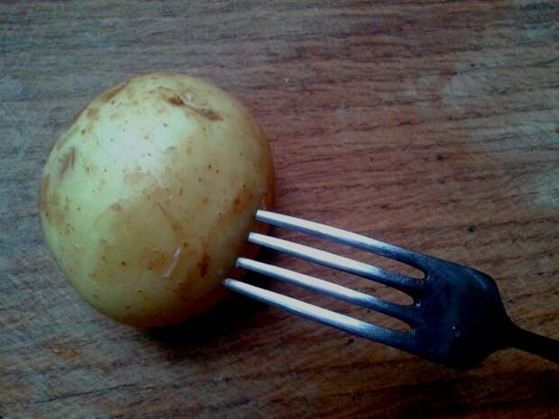 Запечённый молодой картофель.