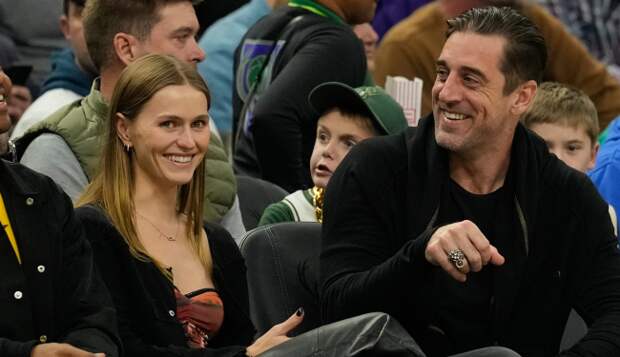 mallory edens aaron rodgers bucks game instagram