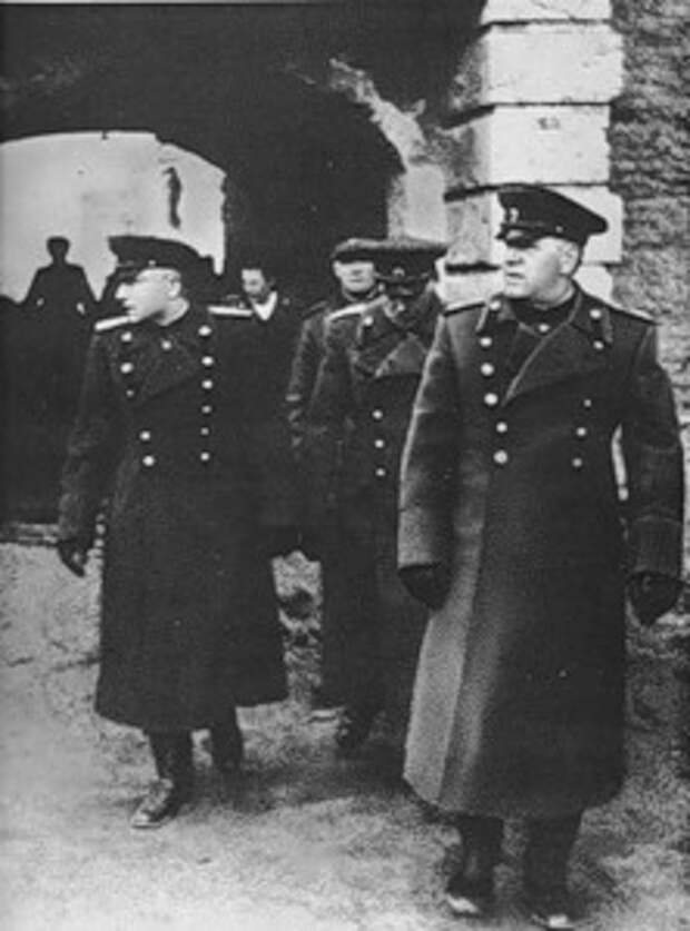 Фотобиография маршала победы Георгия Константиновича Жукова.