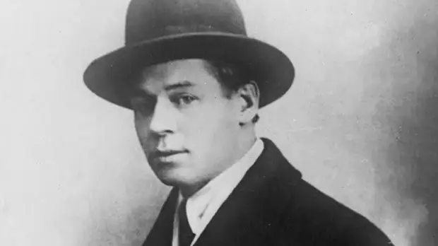 В южносахалинском музее открылась выставка к 125-летию со дня рождения Есенина