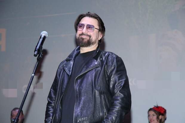 «Воистину полетел»: скандальная шутка Виктора Логинова на премьере