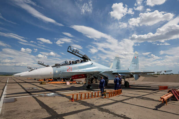 На снимке 120 авиаполк РФ. Летчики на Су-30 быстро и качественно выполнят любую задачу руководства. 