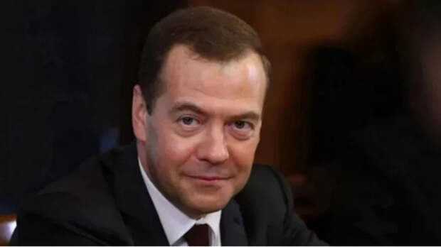 Медведев: капитулировать может любой глава Украины, хоть "свинья в ермолке"