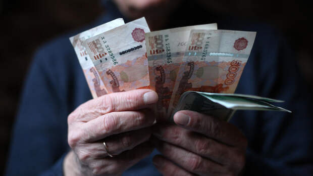 Экономист напомнил о праве служивших в силовых структурах на две пенсии