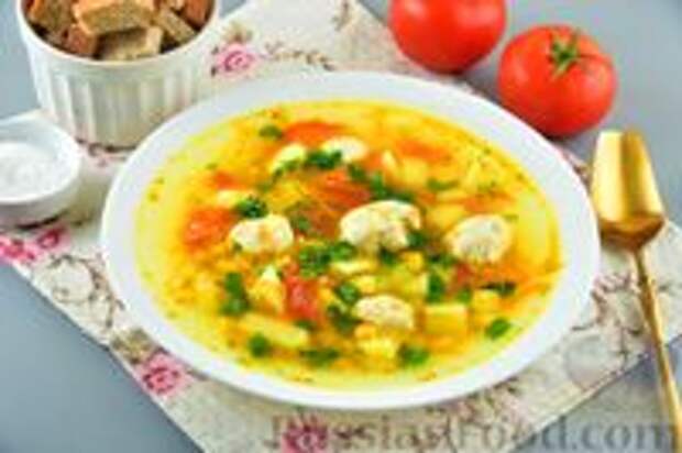 Фото к рецепту: Суп с куриными фрикадельками, овощами и кукурузой