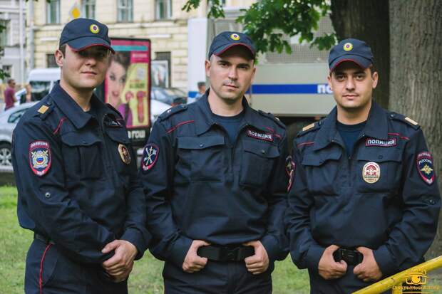 Один мой товарищ, который в свое время уволился из армии и устроился в полицию, проработав там несколько лет на оперативной должности, вспоминает эту службу как страшный сон.-3