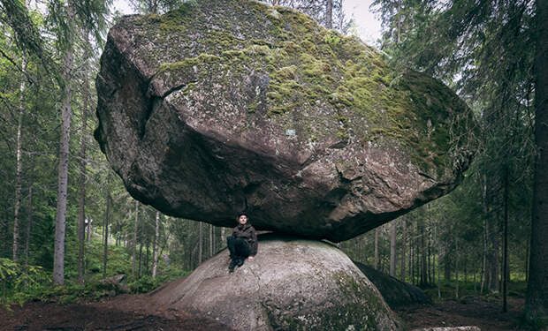 Куммакиви. В лесах Финляндии найден камень-гигант: 8000 лет назад его словно подняли и поставили специально