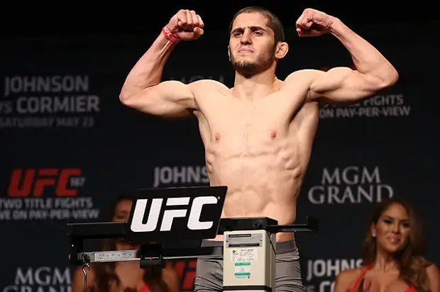 Дос Аньос: Махачеву был обеспечен титульник, но теперь ему придется подраться с другим парнем