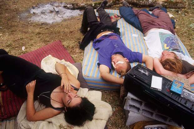 Бесконечное лето: Кочевая жизнь рейверов 1990-х