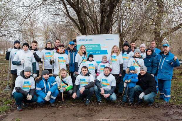 Благоустройство и уборка: волонтеры МНПЗ поддержали общегородские субботники в округе. Фото: Владимир Антропов