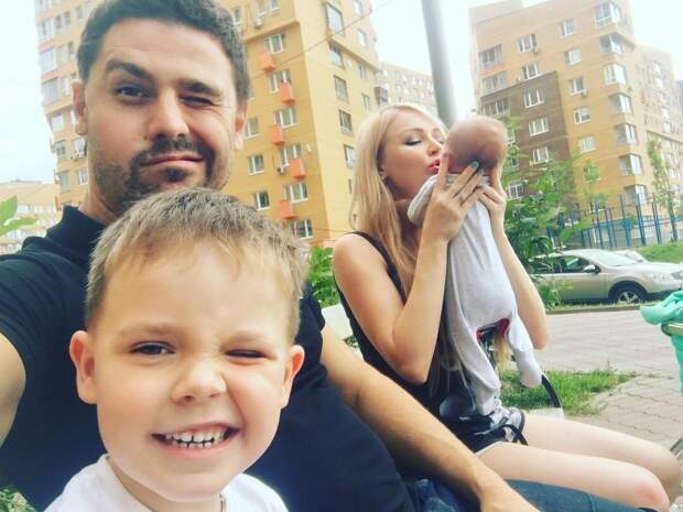 Пынзарь готов судиться за детей, а Даша все отрицает и опровергает развод. Названа настоящая причина разлада в паре