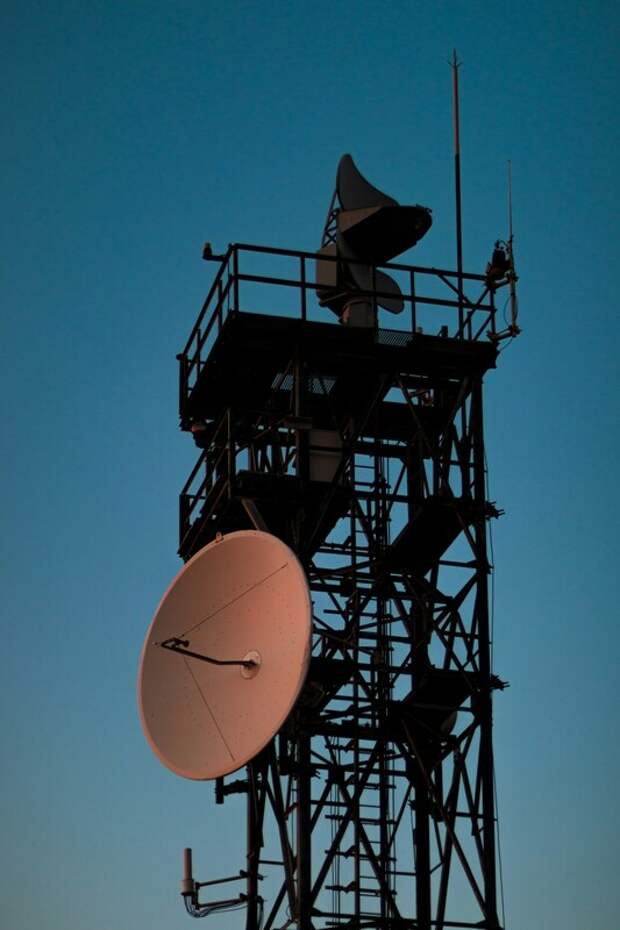 Спутник связи 'Экспресс-АМУ' проходит механические испытания