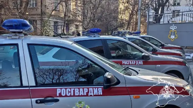 Рецидивист прорывался к выходу с корзиной неоплаченных продуктов в Севастополе