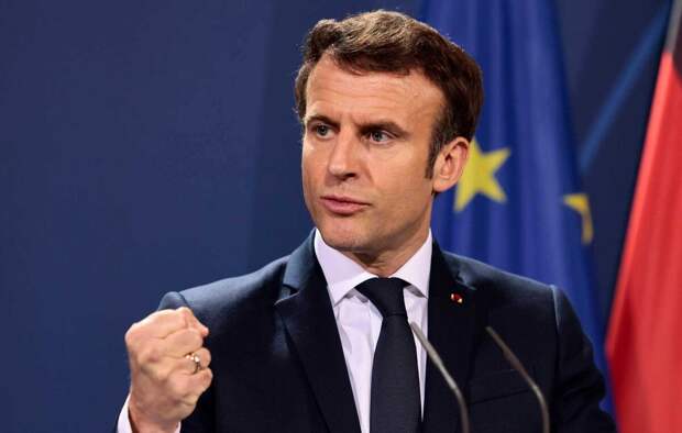 Тот случай, когда хочешь поговорить о кошечках, но из-за дивана появляется Эммануэль Макрон и ты понимаешь, что придется тратить драгоценные пиксели на лидера Франции. Ладно, приступим.