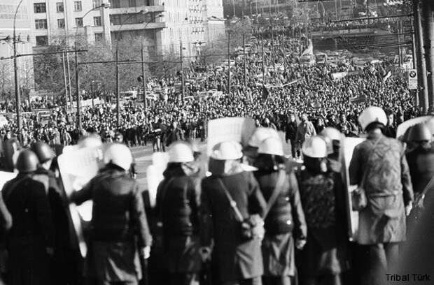 21 сентября 1993 Ельцин, при поддержке США, совершил государственный вооружённый переворот в России