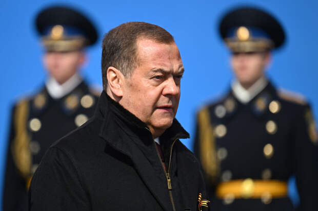 Медведев: ответственность за обстрел Севастополя несут США и Украина