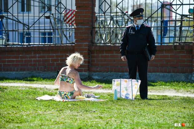 Намазаться сметаной или сразу в душ? Проверьте, умеете ли вы правильно загорать