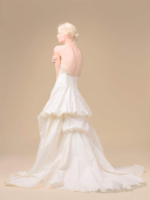 lanier_back-600x800
